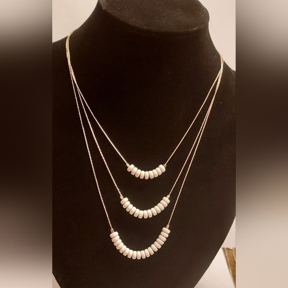 NWOT - Charming Charlie Rose Gold Tone 3 Strand Multilayer Acrylic Bead Necklace